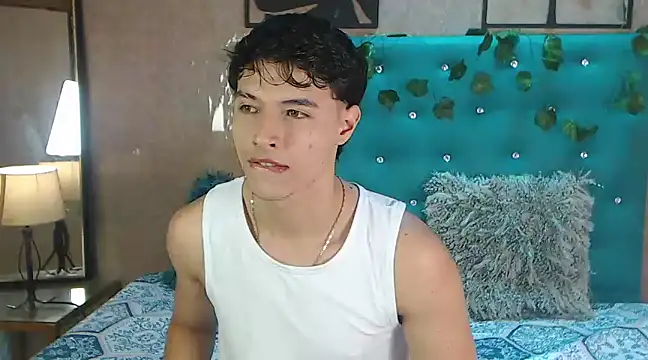 Snapshot of LiamAndrewzz chatting on 03-06-25, 05:22 LiamAndrewzz online show from 03-06-25, 05:22