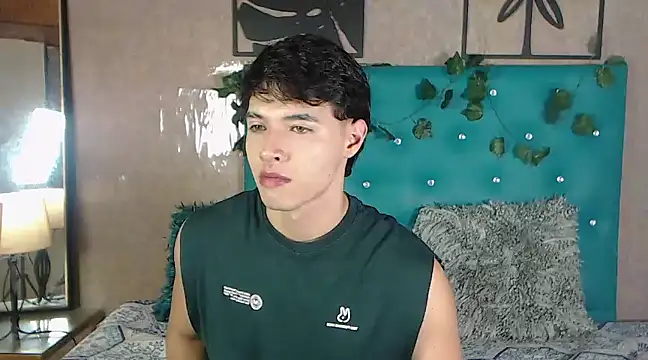 Snapshot of LiamAndrewzz chatting on 03-09-25, 08:42 LiamAndrewzz online show from 03-09-25, 08:42