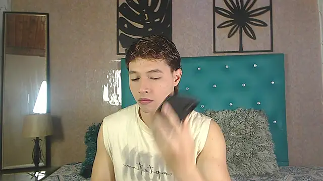Snapshot of LiamAndrewzz chatting on 09-09-25, 05:07 LiamAndrewzz online show from 09-09-25, 05:07