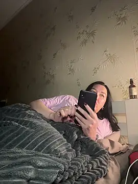 Naughtbaby 2025 online show from 09-30-25, 03:00