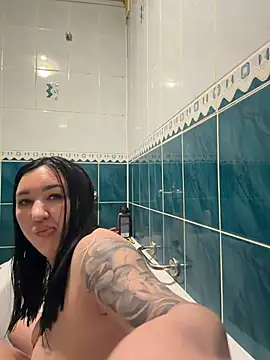 Snapshot of Naughtbaby_2025 chatting on 07-17-26, 01:29 Naughtbaby 2025 online show from 07-17-26, 01:29