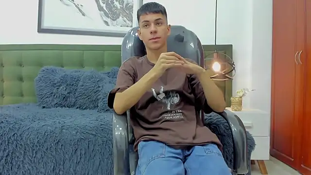 Snapshot of Johann_sex chatting on 11-26-25, 03:13 Johann sex online show from 11-26-25, 03:13