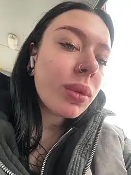 AlishaPrettyBlade online show from 04-21-26, 05:36