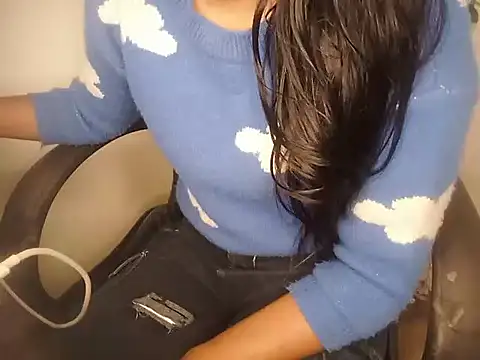 Snapshot of GOLDEN-BEAUTY chatting on 02-18-25, 10:16 GOLDEN-BEAUTY online show from 02-18-25, 10:16