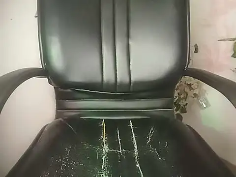 Snapshot of GOLDEN-BEAUTY chatting on 03-22-25, 03:41 GOLDEN-BEAUTY online show from 03-22-25, 03:41