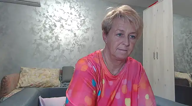 RosesandLillies online show from 02-02-25, 05:48