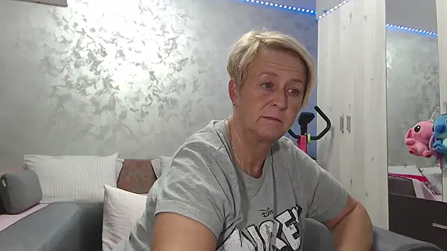 RosesandLillies online show from 04-12-26, 05:07