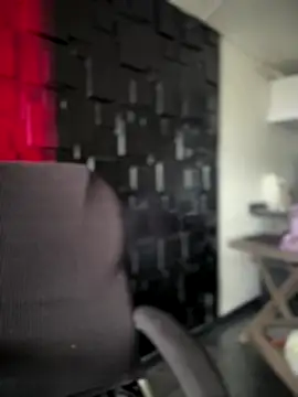 Snapshot of Emily-teen chatting on 11-24-25, 01:22 Emily-teen online show from 11-24-25, 01:22