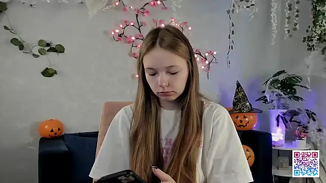 Snapshot of boozekirs_ chatting on 10-31-25, 01:50 boozekirs online show from 10-31-25, 01:50