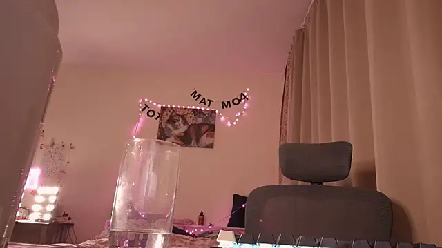 Snapshot of boozekirs_ chatting on 11-26-25, 03:07 boozekirs online show from 11-26-25, 03:07