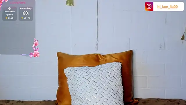 LiaHansson online show from 11-19-25, 04:51