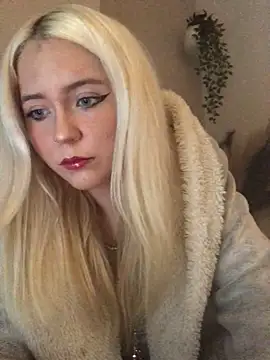 Snapshot of Blondie_Sofia_Essexbabe chatting on 10-21-25, 09:48 Blondie Sofia Essexbabe online show from 10-21-25, 09:48