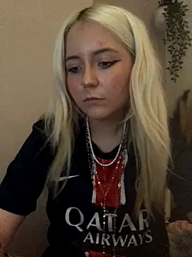 Snapshot of Blondie_Sofia_Essexbabe chatting on 10-22-25, 07:35 Blondie Sofia Essexbabe online show from 10-22-25, 07:35