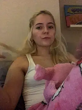 Snapshot of Blondie_Sofia_Essexbabe chatting on 10-30-25, 11:27 Blondie Sofia Essexbabe online show from 10-30-25, 11:27