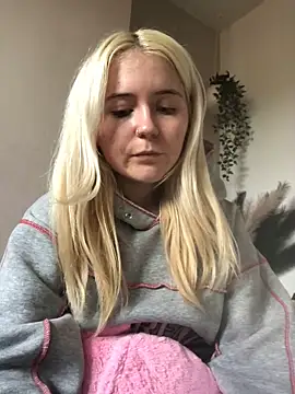 Snapshot of Blondie_Sofia_Essexbabe chatting on 11-18-25, 11:36 Blondie Sofia Essexbabe online show from 11-18-25, 11:36