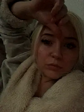 Snapshot of Blondie_Sofia_Essexbabe chatting on 11-26-25, 09:21 Blondie Sofia Essexbabe online show from 11-26-25, 09:21