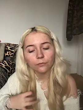 Snapshot of Blondie_Sofia_Essexbabe chatting on 11-27-25, 11:56 Blondie Sofia Essexbabe online show from 11-27-25, 11:56