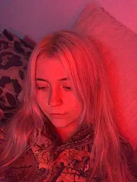 Snapshot of Blondie_Sofia_Essexbabe chatting on 02-19-26, 09:55 Blondie Sofia Essexbabe online show from 02-19-26, 09:55