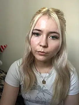 Snapshot of Blondie_Sofia_Essexbabe chatting on 03-02-26, 02:35 Blondie Sofia Essexbabe online show from 03-02-26, 02:35