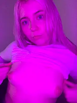 Snapshot of Blondie_Sofia_Essexbabe chatting on 03-05-26, 10:17 Blondie Sofia Essexbabe online show from 03-05-26, 10:17