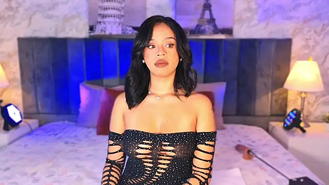 Snapshot of LiaHilton2 chatting on 09-18-25, 01:02 LiaHilton2 online show from 09-18-25, 01:02