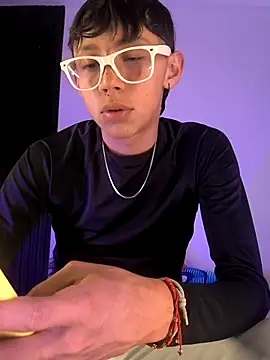 Snapshot of Andres_Sebas chatting on 02-28-25, 05:15 Andres Sebas online show from 02-28-25, 05:15