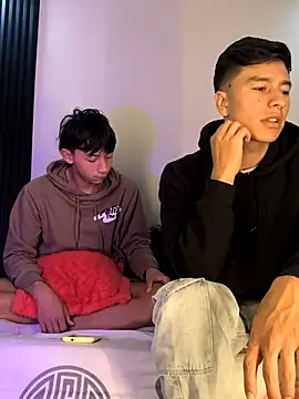 Snapshot of Andres_Sebas chatting on 03-07-25, 06:35 Andres Sebas online show from 03-07-25, 06:35