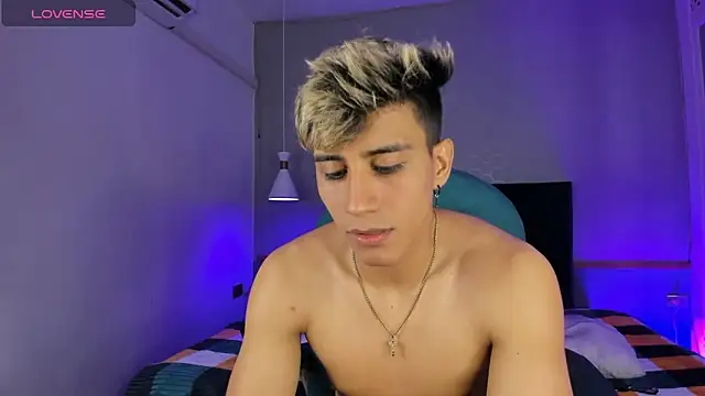 Snapshot of Allex_Cano chatting on 02-22-25, 11:46 Allex Cano online show from 02-22-25, 11:46