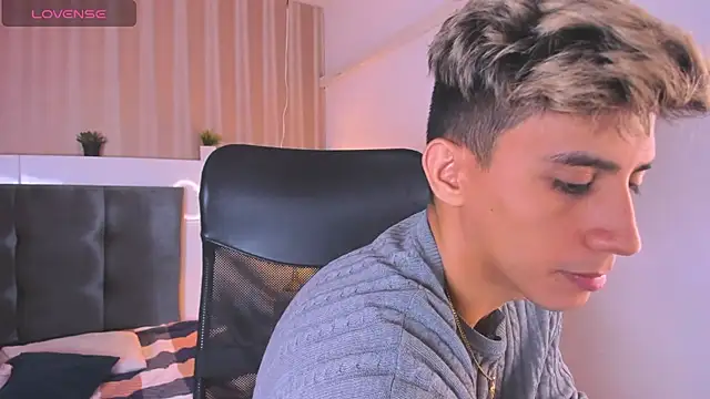 Snapshot of Allex_Cano chatting on 02-25-25, 03:27 Allex Cano online show from 02-25-25, 03:27