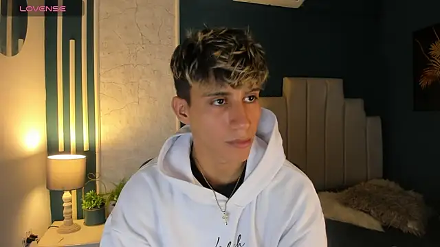 Snapshot of Allex_Cano chatting on 03-05-25, 03:08 Allex Cano online show from 03-05-25, 03:08