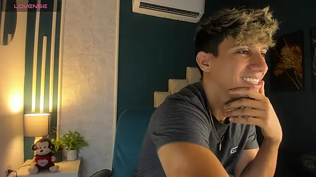 Snapshot of Allex_Cano chatting on 03-11-25, 03:26 Allex Cano online show from 03-11-25, 03:26