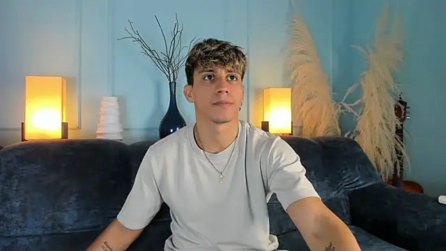 Snapshot of Allex_Cano chatting on 03-13-25, 03:11 Allex Cano online show from 03-13-25, 03:11