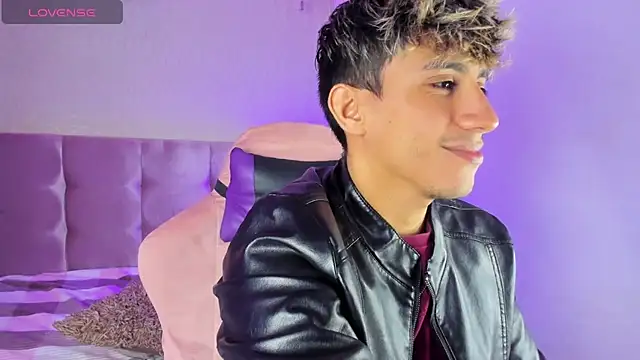 Snapshot of Allex_Cano chatting on 03-16-25, 11:16 Allex Cano online show from 03-16-25, 11:16