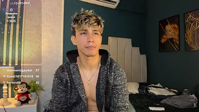 Snapshot of Allex_Cano chatting on 03-17-25, 05:49 Allex Cano online show from 03-17-25, 05:49