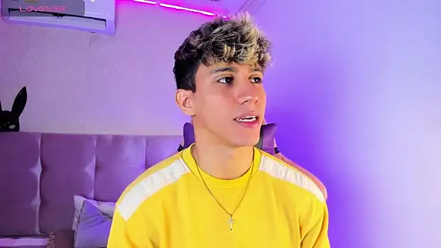 Snapshot of Allex_Cano chatting on 03-20-25, 12:11 Allex Cano online show from 03-20-25, 12:11