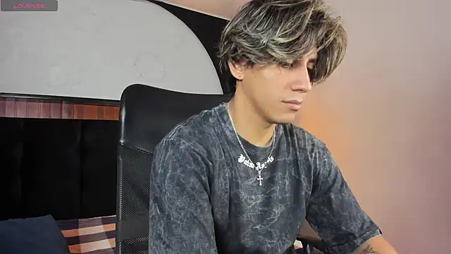 Snapshot of Allex_Cano chatting on 09-12-25, 07:36 Allex Cano online show from 09-12-25, 07:36