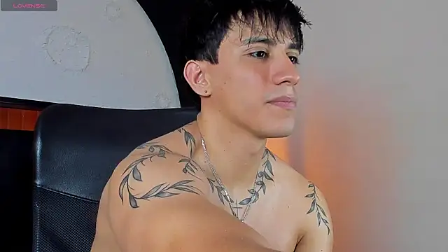 Snapshot of Allex_Cano chatting on 10-19-25, 11:16 Allex Cano online show from 10-19-25, 11:16