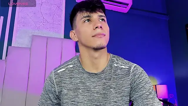 Snapshot of Allex_Cano chatting on 11-27-25, 10:12 Allex Cano online show from 11-27-25, 10:12