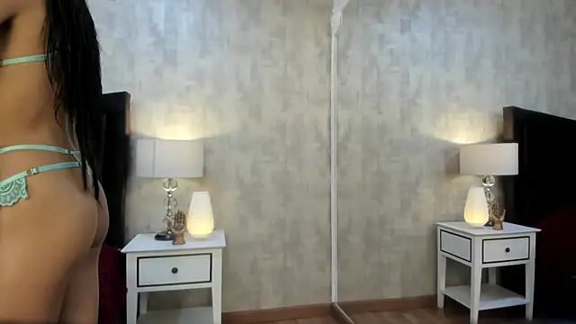 Snapshot of NahomyCarther chatting on 10-17-25, 03:53 NahomyCarther online show from 10-17-25, 03:53