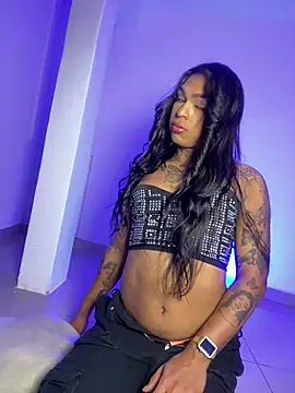 Snapshot of miamibitch chatting on 02-23-25, 06:07 miamibitch online show from 02-23-25, 06:07