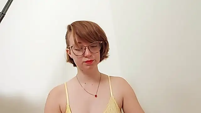 Snapshot of Elise_Nyx chatting on 09-16-25, 01:01 Elise Nyx online show from 09-16-25, 01:01