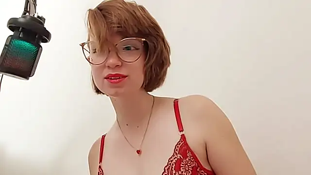 Snapshot of Elise_Nyx chatting on 09-20-25, 01:45 Elise Nyx online show from 09-20-25, 01:45