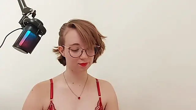 Snapshot of Elise_Nyx chatting on 10-02-25, 12:45 Elise Nyx online show from 10-02-25, 12:45