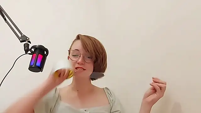 Snapshot of Elise_Nyx chatting on 10-06-25, 02:25 Elise Nyx online show from 10-06-25, 02:25