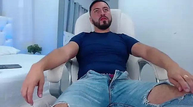 Snapshot of sebastian_colle chatting on 02-18-25, 01:44 sebastian colle online show from 02-18-25, 01:44