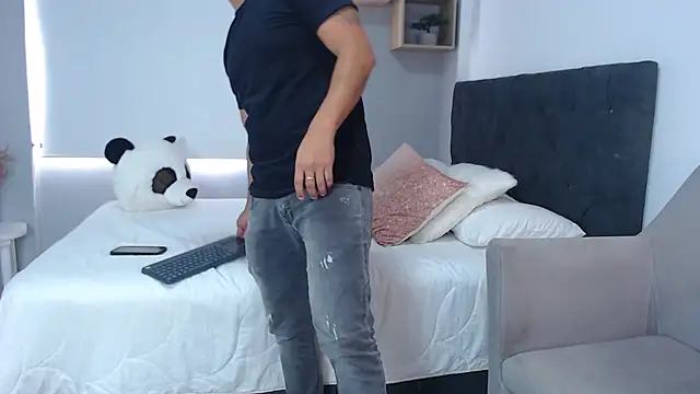 Snapshot of sebastian_colle chatting on 03-11-25, 07:25 sebastian colle online show from 03-11-25, 07:25