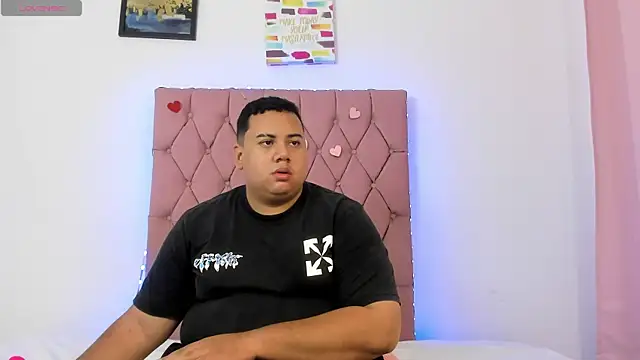 Snapshot of MICHAEL_AND_SHARON chatting on 11-24-25, 04:23 MICHAEL AND SHARON online show from 11-24-25, 04:23