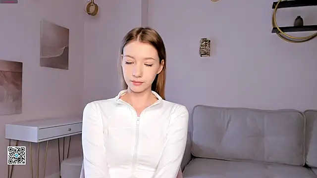 Snapshot of SunnivaCovil chatting on 03-06-25, 01:35 SunnivaCovil online show from 03-06-25, 01:35