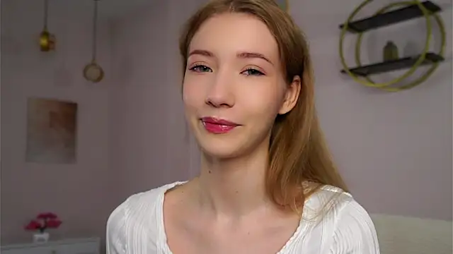 Snapshot of SunnivaCovil chatting on 09-19-25, 02:40 SunnivaCovil online show from 09-19-25, 02:40