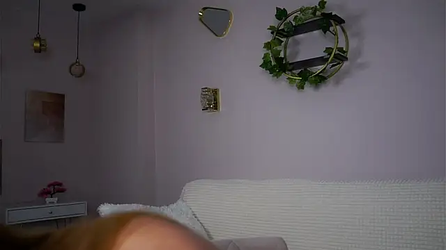 Snapshot of SunnivaCovil chatting on 10-15-25, 02:28 SunnivaCovil online show from 10-15-25, 02:28